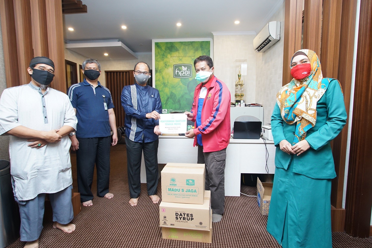Penyaluran Donasi Tenaga Medis RS Haji Pondok Gede Jakarta Timur